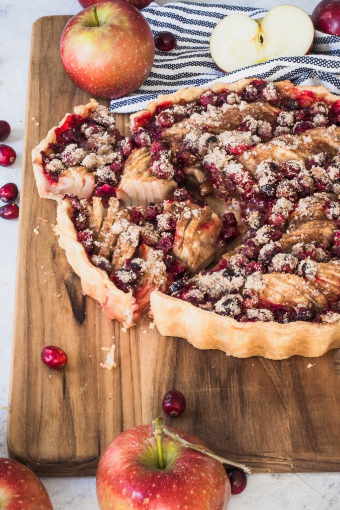 Apple Cranberry Pie has a hint of orange and spices to give this pie a perfect blend of unique and traditional flavors. || Good Things Baking Co. #goodthingsbaking #applepie #thanksgivingpie #applecranberry #pie #appledessert #pierecipe #fallpie #pieinspiration