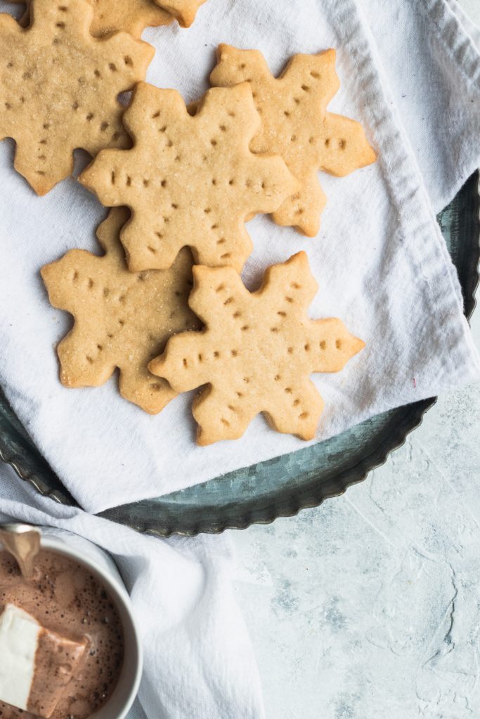 Brown Butter Shortbread || This delicate, buttery shortbread recipe uses brown sugar for a warmer, richer flavor than traditional shortbread. || Good Things Baking Co. #goodthingsbakingco #shortbread #christmascookies #cookies #cutoutcookie #butter 