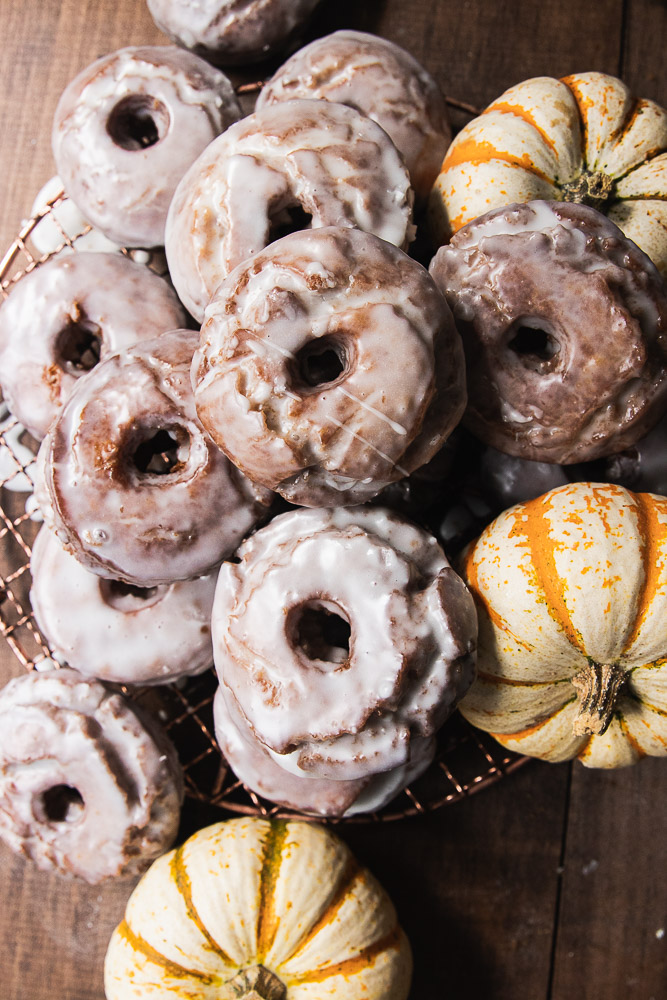 A plate of old-fahioned pumpkin spice donuts