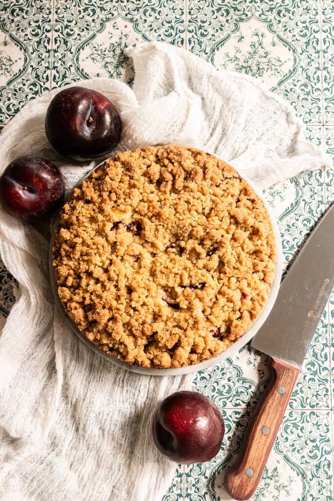 The baked plum crumble cake.