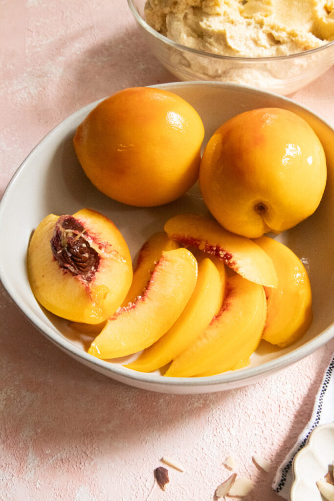 Peel, sliced peaches, ready to put in the tart.