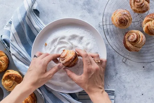 Dipping a cruffin in sugar