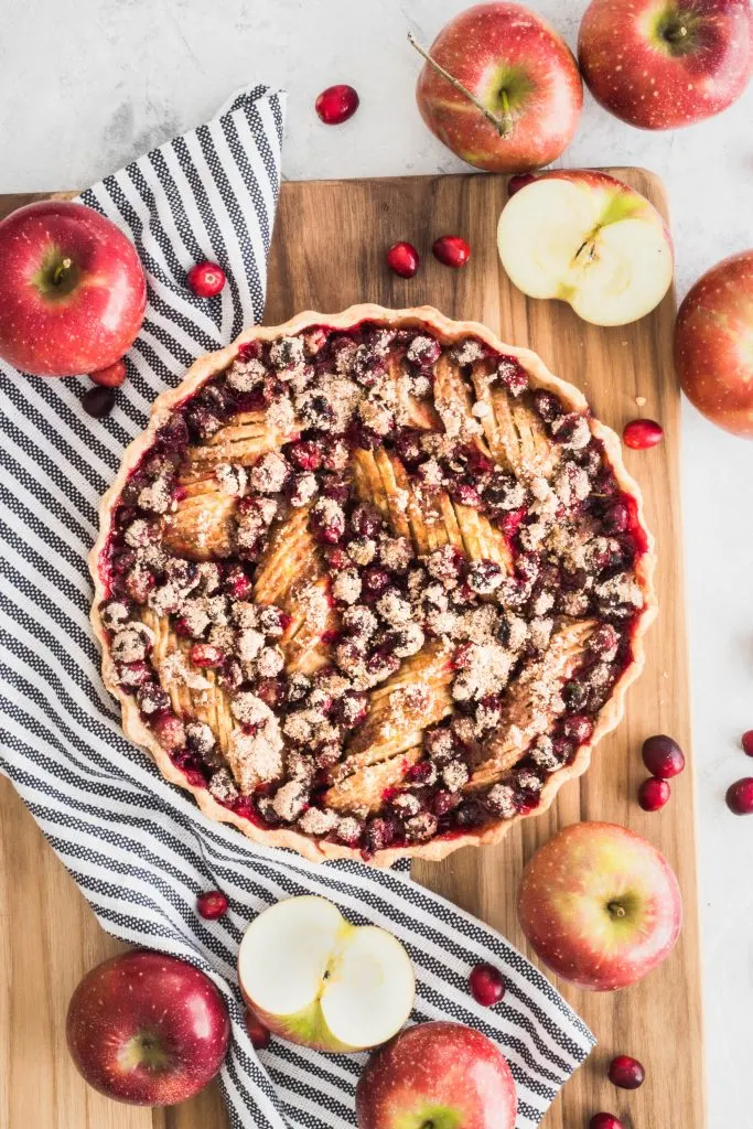 Apple Cranberry Pie has a hint of orange and spices to give this pie a perfect blend of unique and traditional flavors. || Good Things Baking Co. #goodthingsbaking #applepie #thanksgivingpie #applecranberry #pie #appledessert #pierecipe #fallpie #pieinspiration