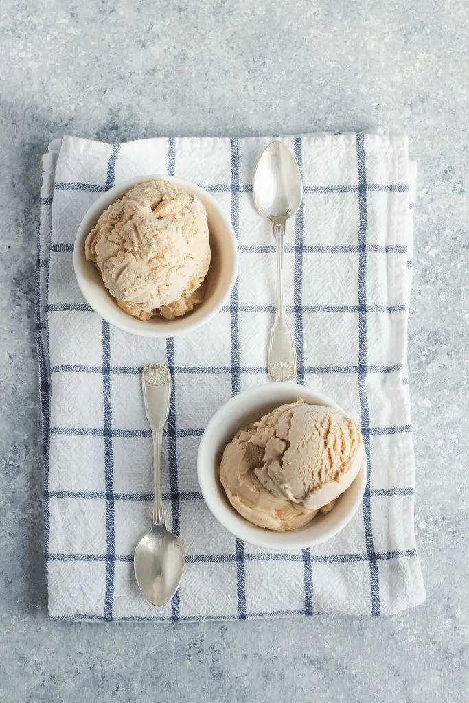 Cinnamon Ice Cream is the perfect way to top off your pies, crisps, and cakes this season, all while being perfect to enjoy on it's own. || Good Things Baking Co. #icecream #goodthingsbakingco #cinnamon #falldessert #fallrecipe #icecreamrecipe