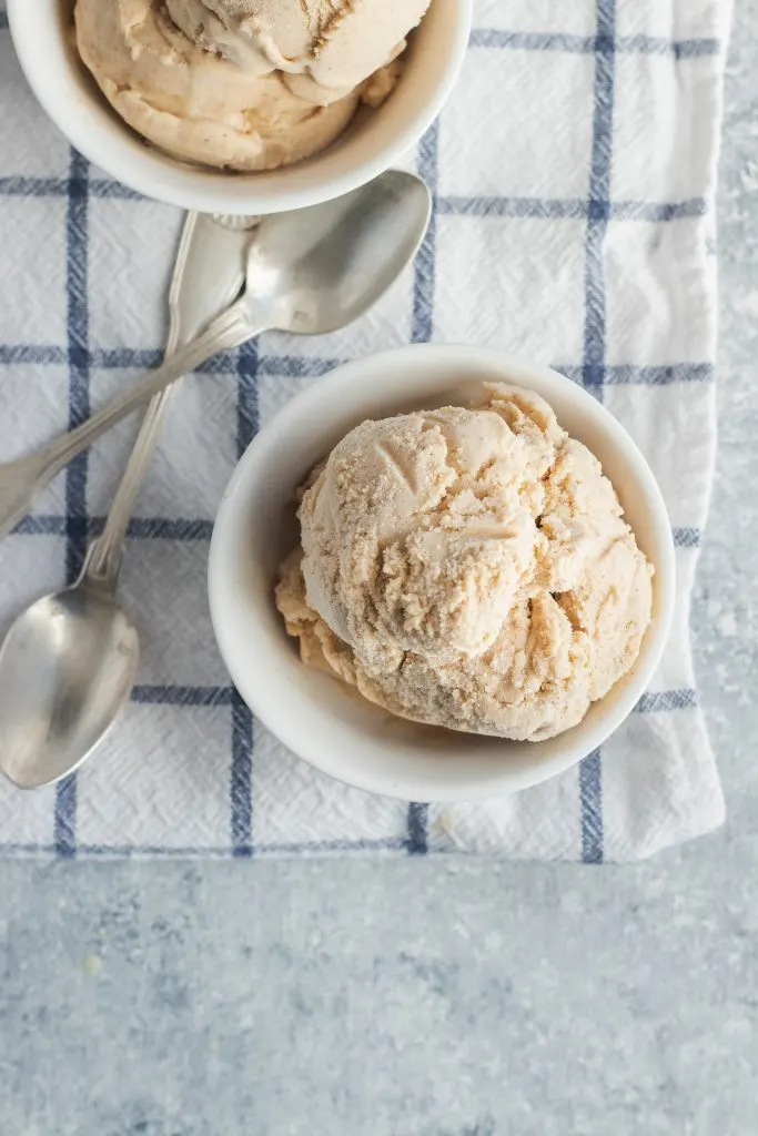 Cinnamon Ice Cream is the perfect way to top off your pies, crisps, and cakes this season, all while being perfect to enjoy on it's own. || Good Things Baking Co. #icecream #goodthingsbakingco #cinnamon #falldessert #fallrecipe #icecreamrecipe