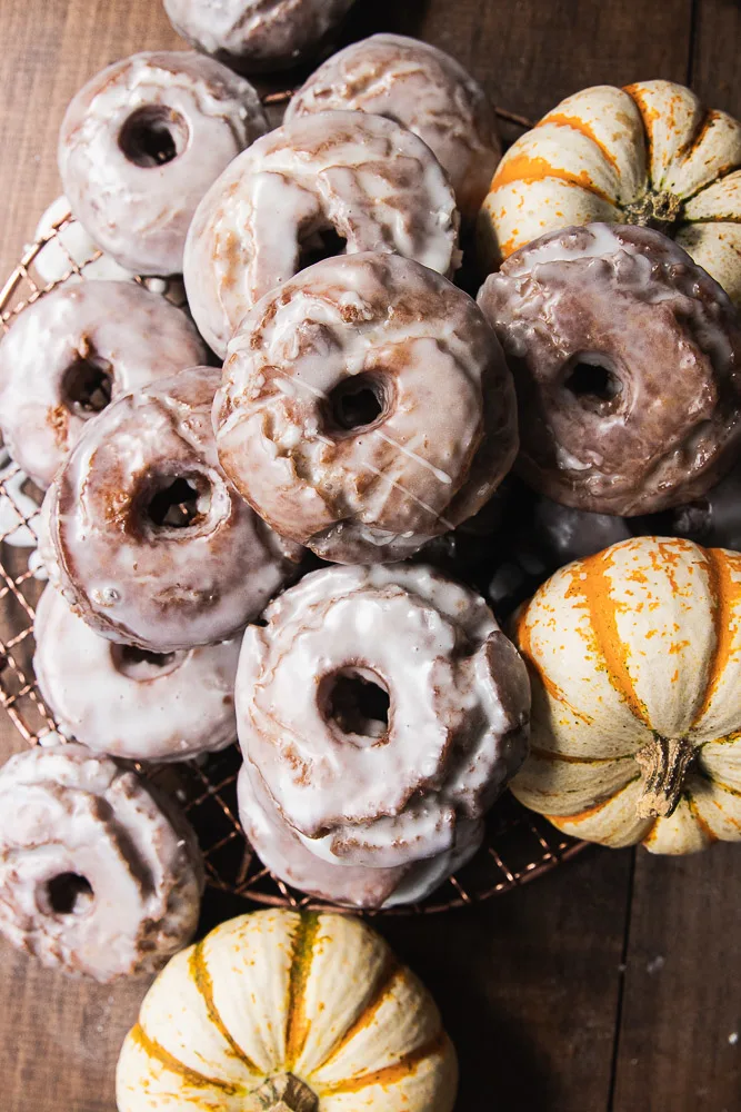 A plate of old-fahioned pumpkin spice donuts