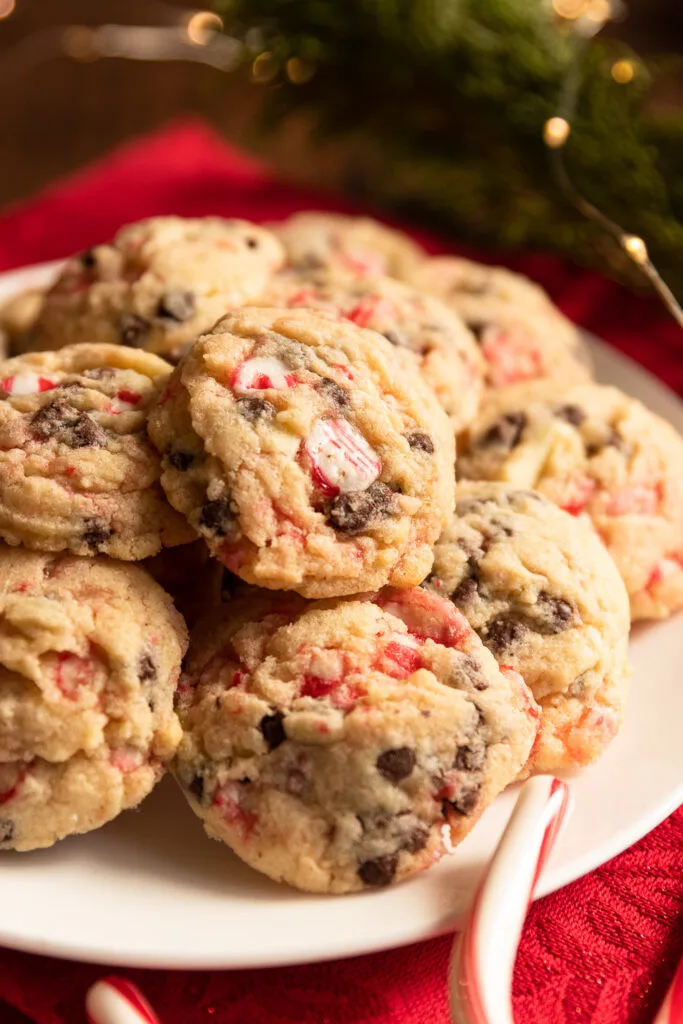 A plate of white chocolate peppermint cookies.