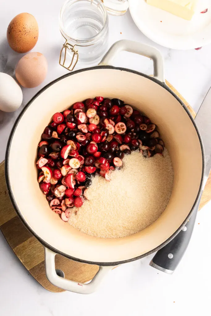 Combine the sugar and cranberries in a pot.